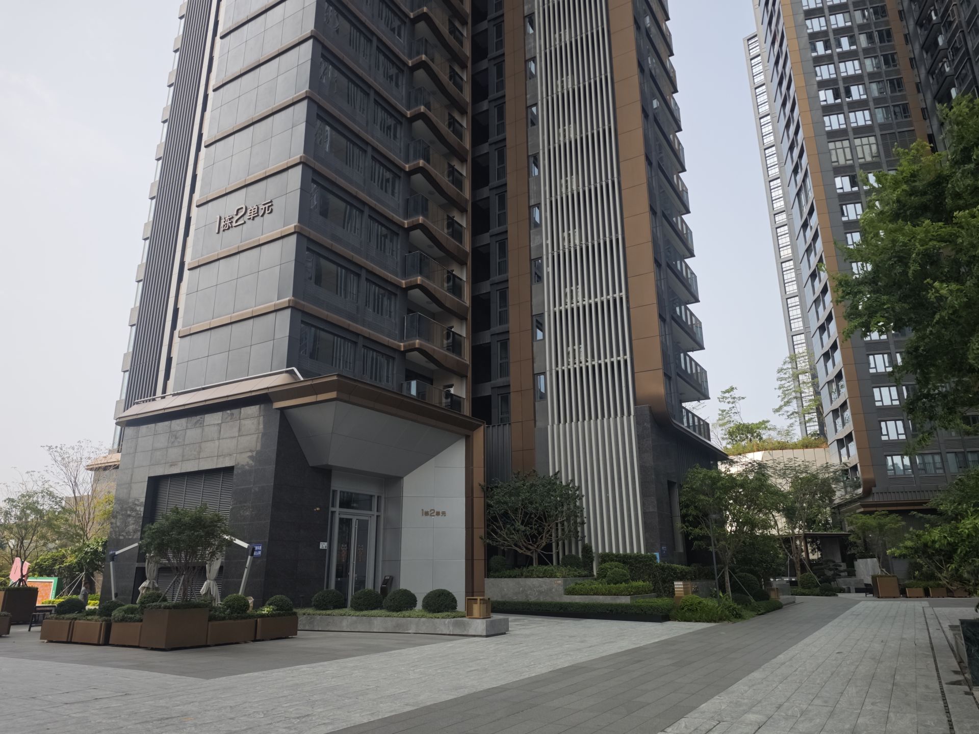 月租万元小区部分房屋变身研究生宿舍？深圳大学回应每经：相关事项仍在推进中 (http://www.paipi.cn/) wap 第4张