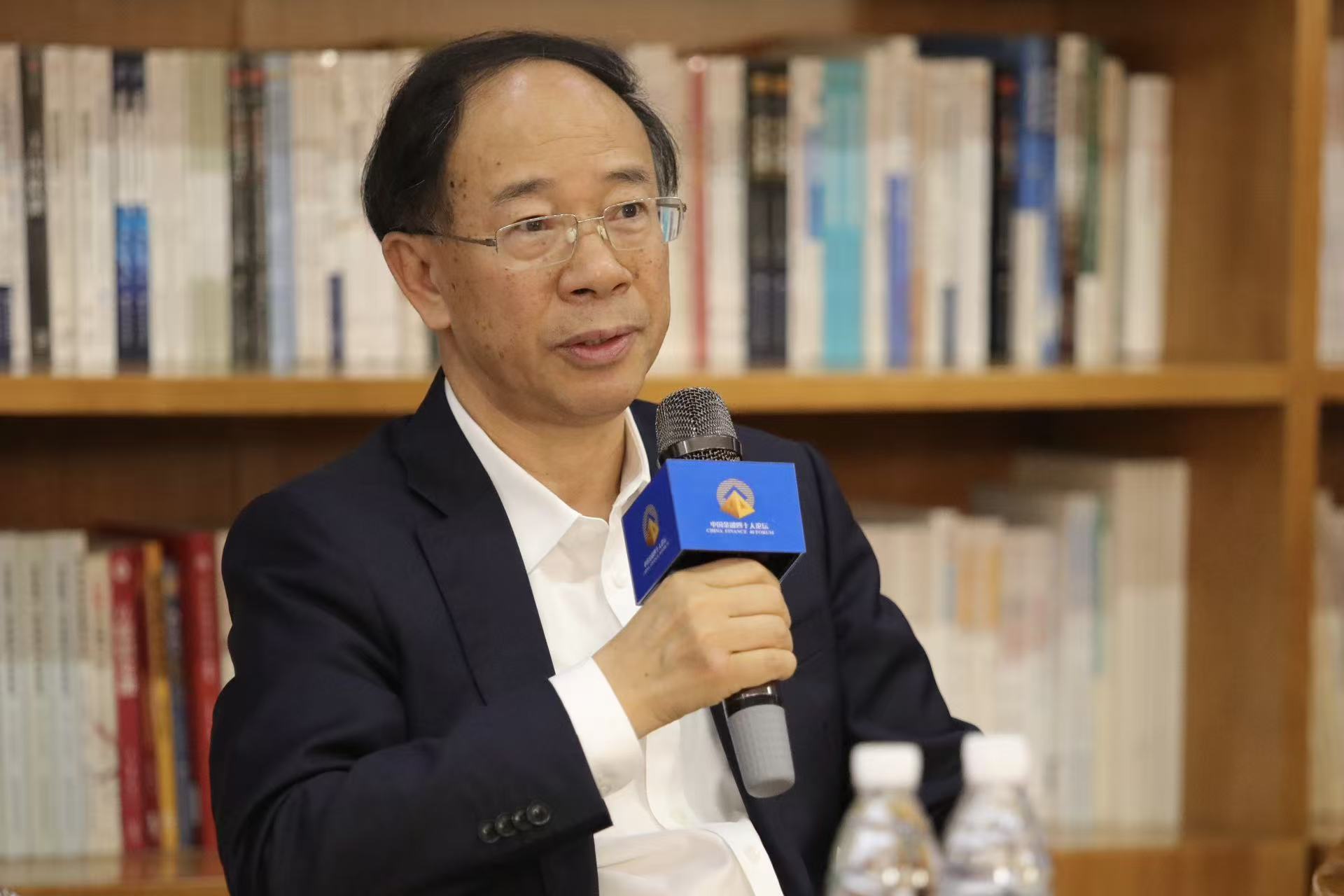 尹艳林：根据经济形势变化，可适时出台储备财政政策 (http://www.hilij.com/) p 第1张