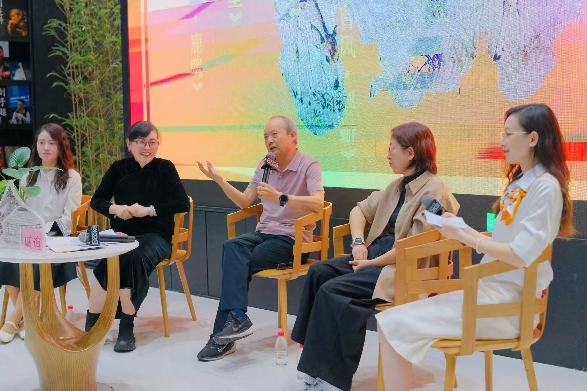 继《孩子的小小诗》后，成都这位校长又出新书了