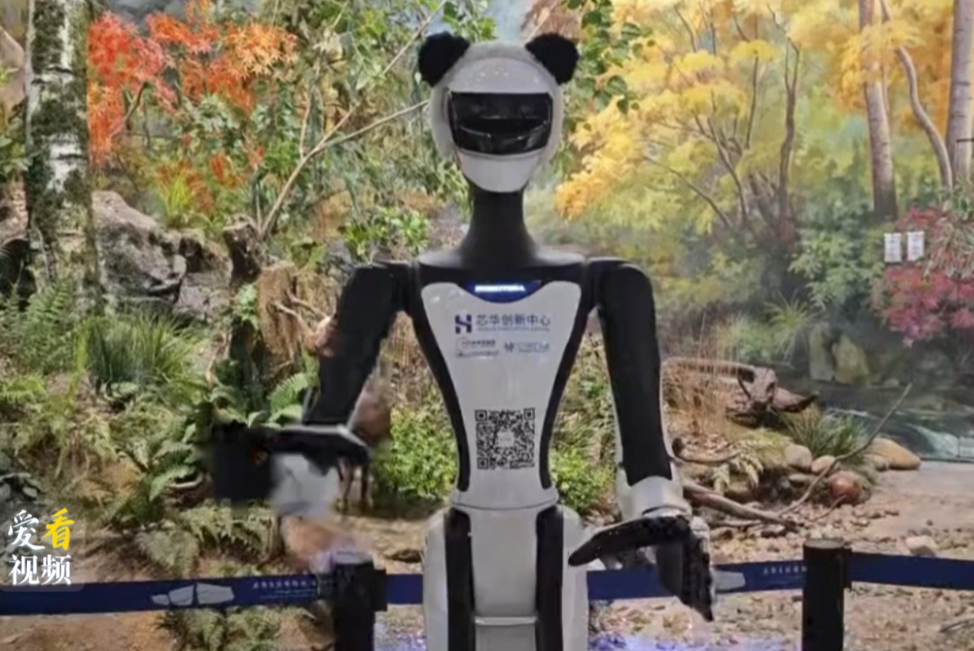 会讲98种语言！“成都高新造”在成都自然博物馆上岗啦！