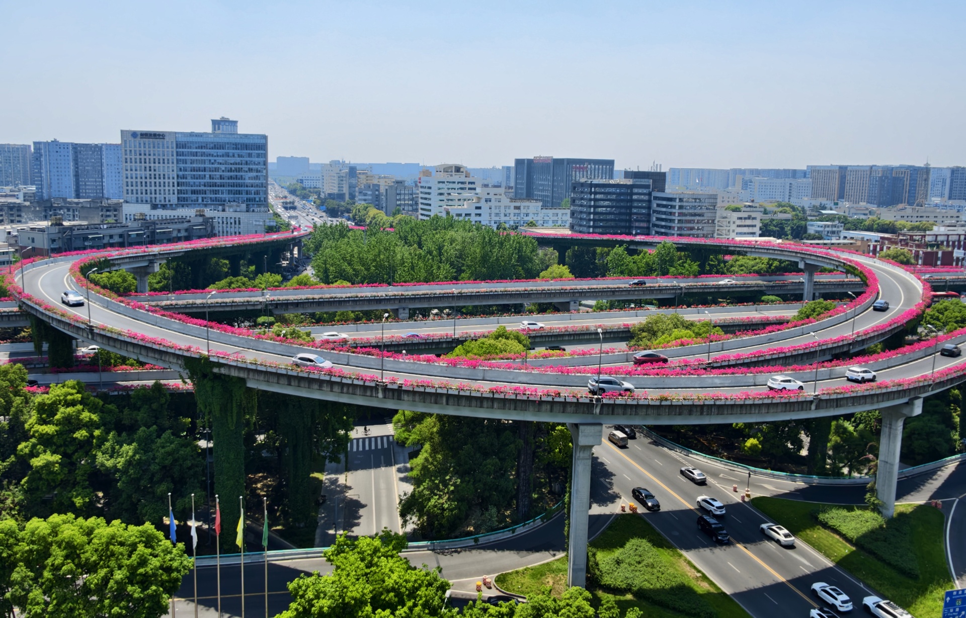 爱看成都 | 超出片！成都二环高架再现“空中花路”