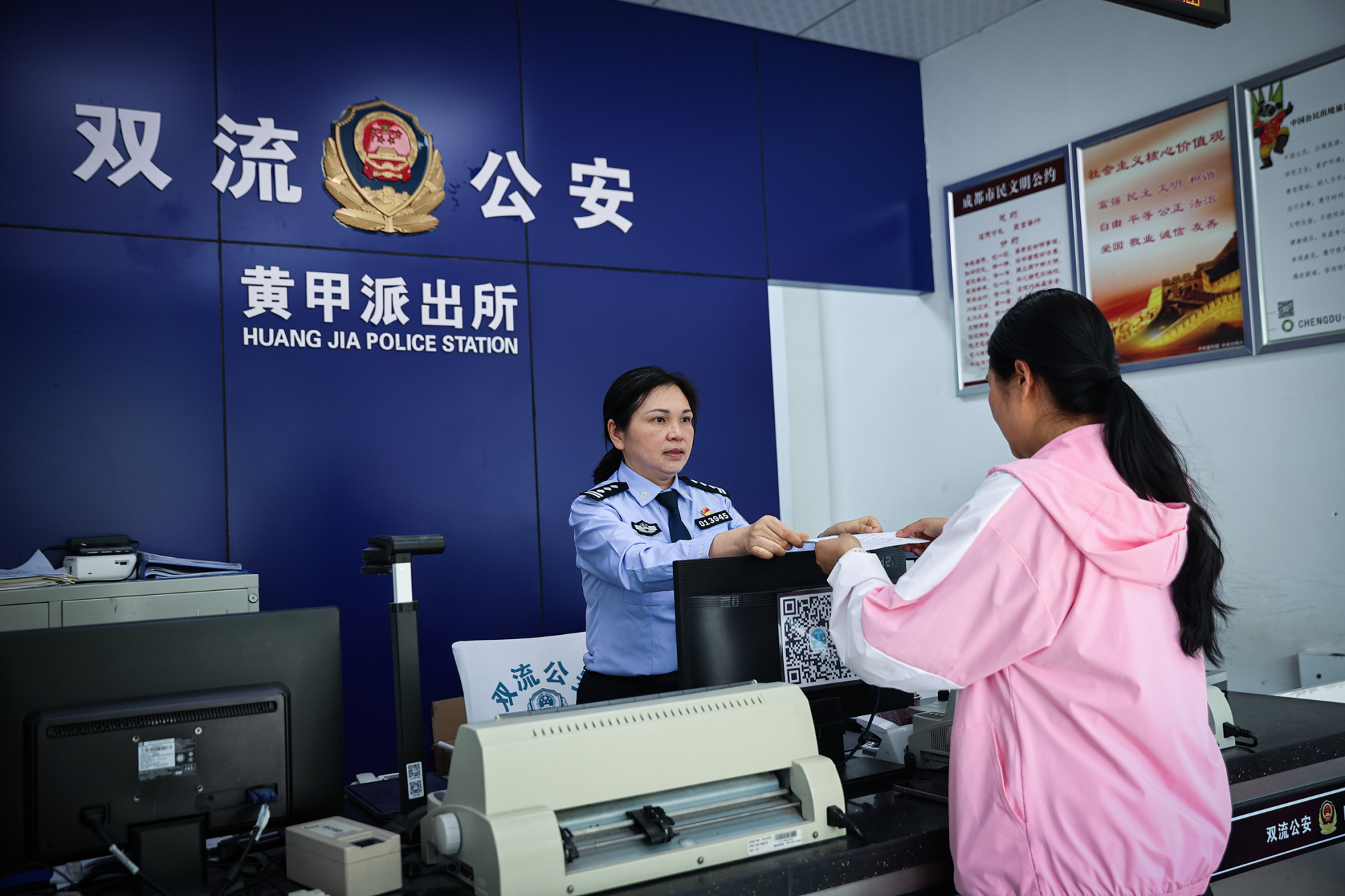 成都双流公安户籍民警易川：生命中那抹磅礴的绿