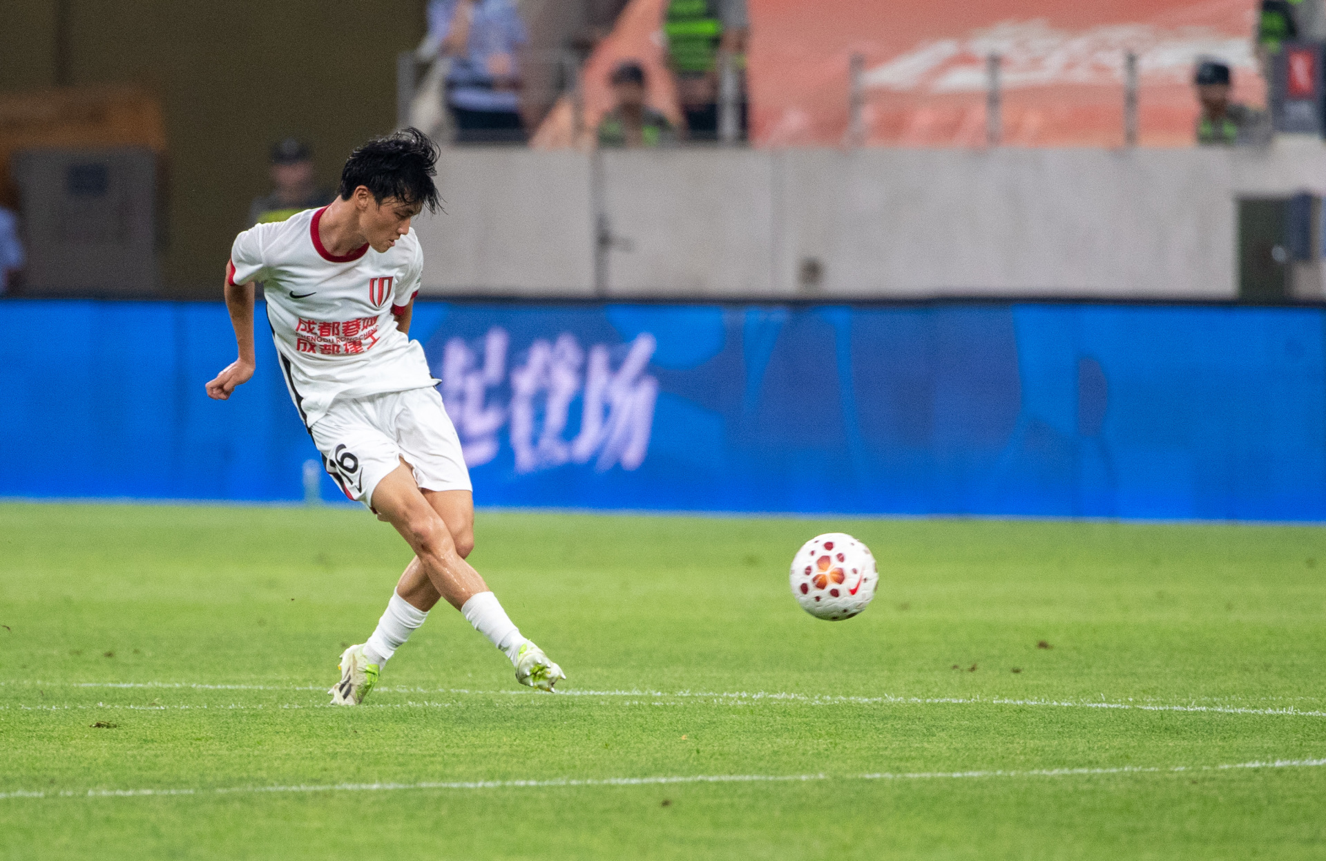 继续领跑！成都蓉城客场1:1战平青岛海牛