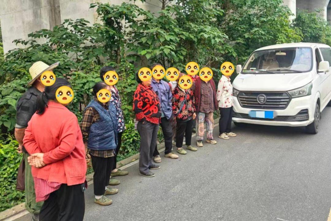 9座面包车挤11人 成都交警九分局公布两起车辆超员典型案例