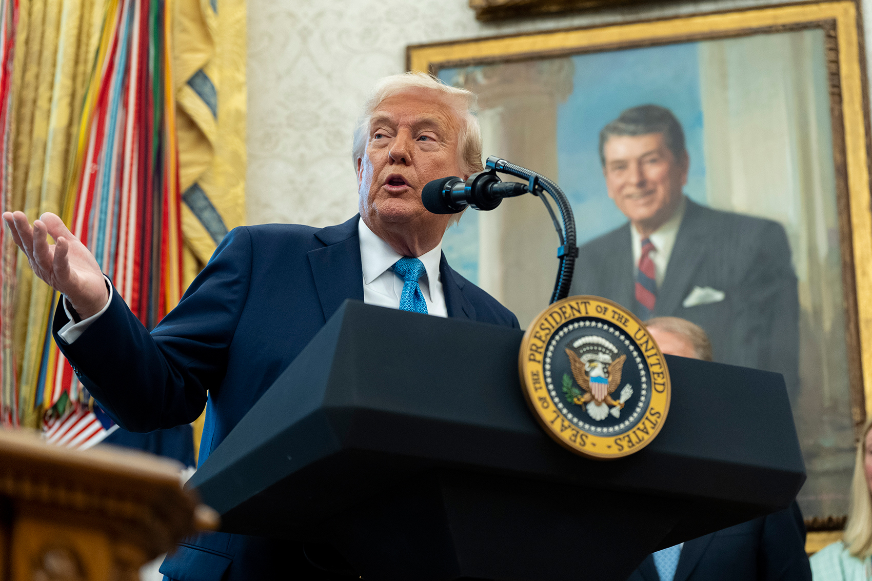 特朗普宣布！美联储主席候选人名单缩小至三人，他是热门人选之一| 每日经济新闻