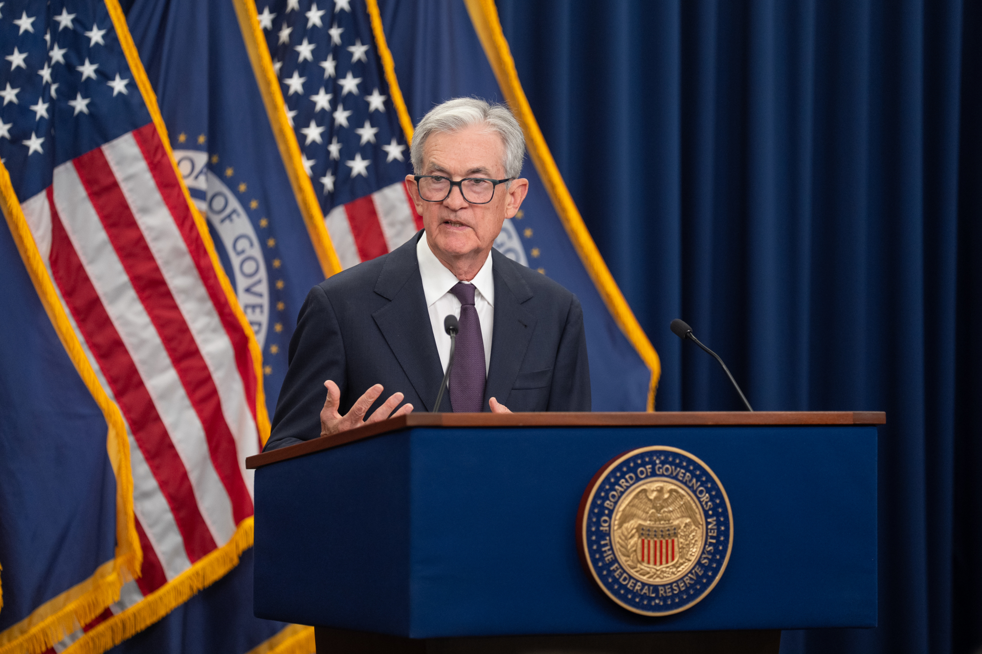 鲍威尔辞职传言再起，接任者已选定？专家：美联储主席头号候选人“伪装得很亲特朗普”，会维护表面的独立性| 每日经济新闻