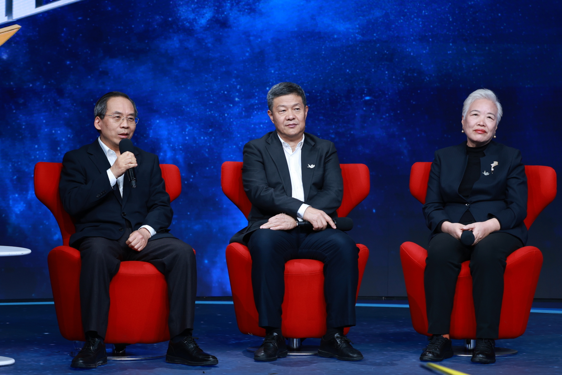 经济学家：2025年中国经济展现韧性，低空经济与人形机器人等前景广阔