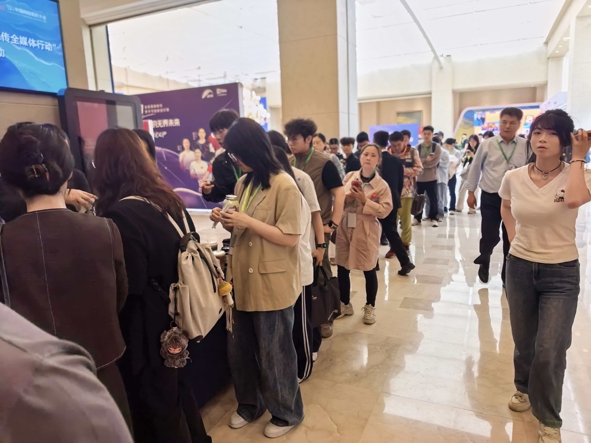 “财经媒体也在研究我妈追的短剧”,《强影之路》首次聚焦短剧,手机端的“新标配”,你还在低估它吗? p 第3张-暗黑者 “财经媒体也在研究我妈追的短剧”,《强影之路》首次聚焦短剧,手机端的“新标配”,你还在低估它吗? (http://www.hilij.com/) p 第3张