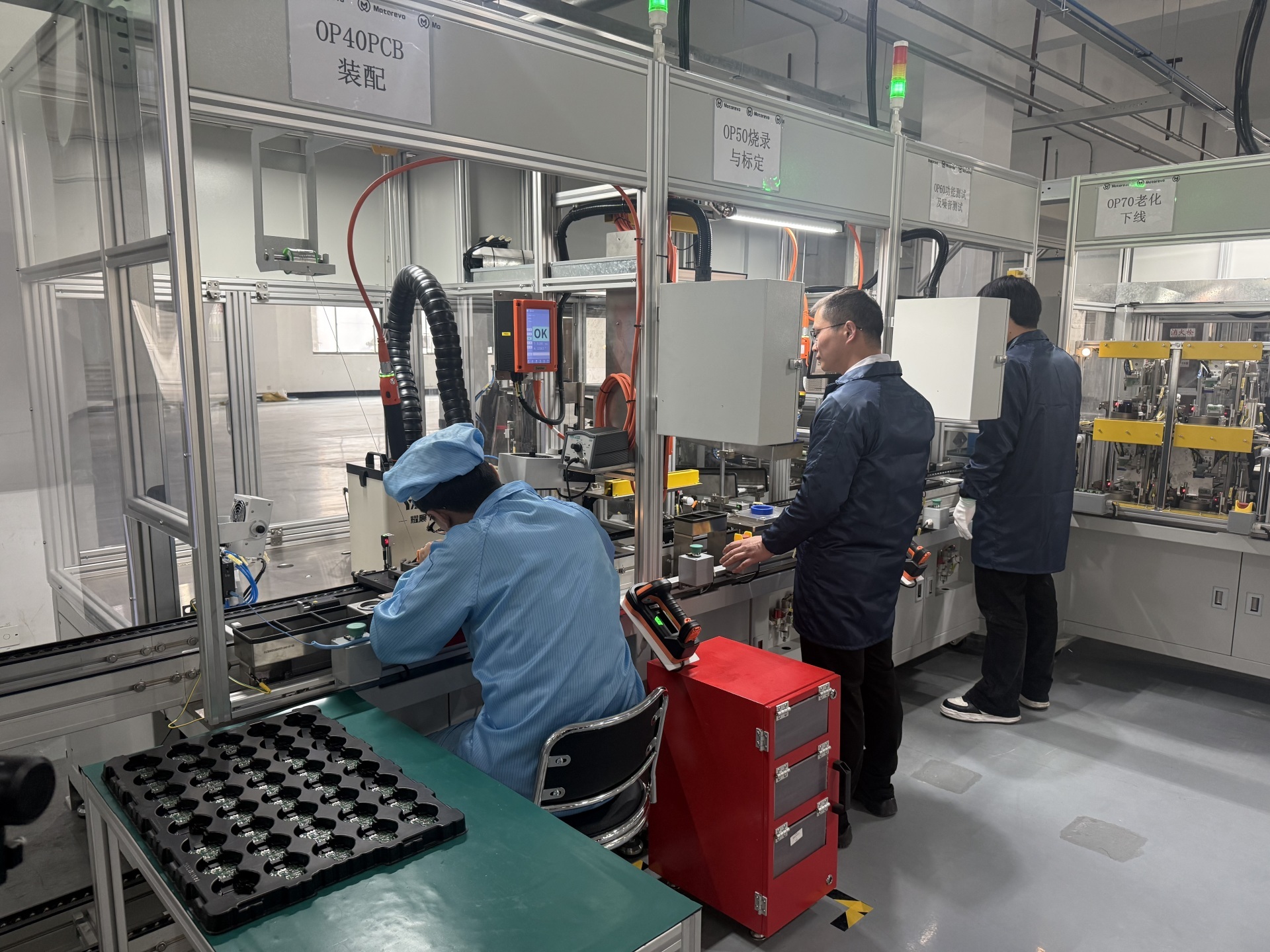 泉智博：人形机器人