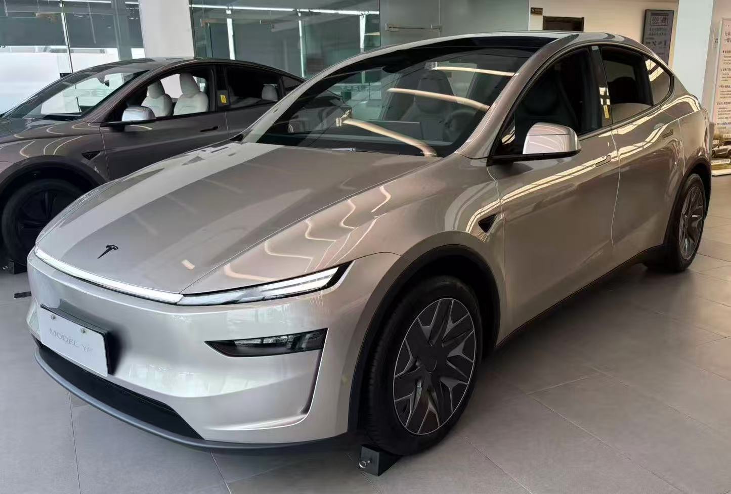 Model Y L“塌屁股”：特斯拉免费维修，业内推测或涉批次配件缺陷 (http://www.kingbaby.com.cn/) wap 第3张