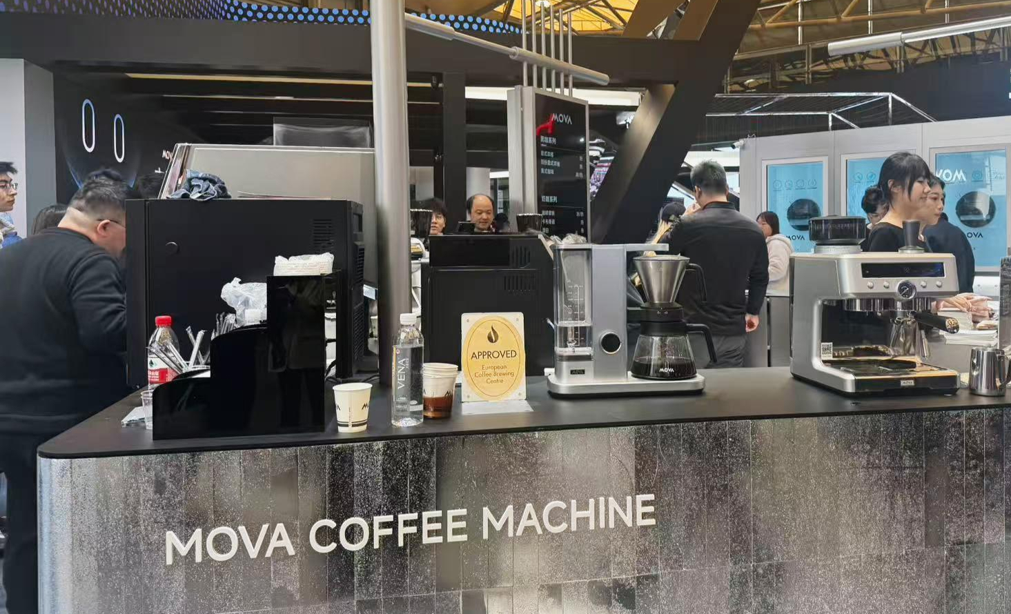 拒绝价格战不靠“表演式”机器人：MOVA凭什么入局AI咖啡？(图1)