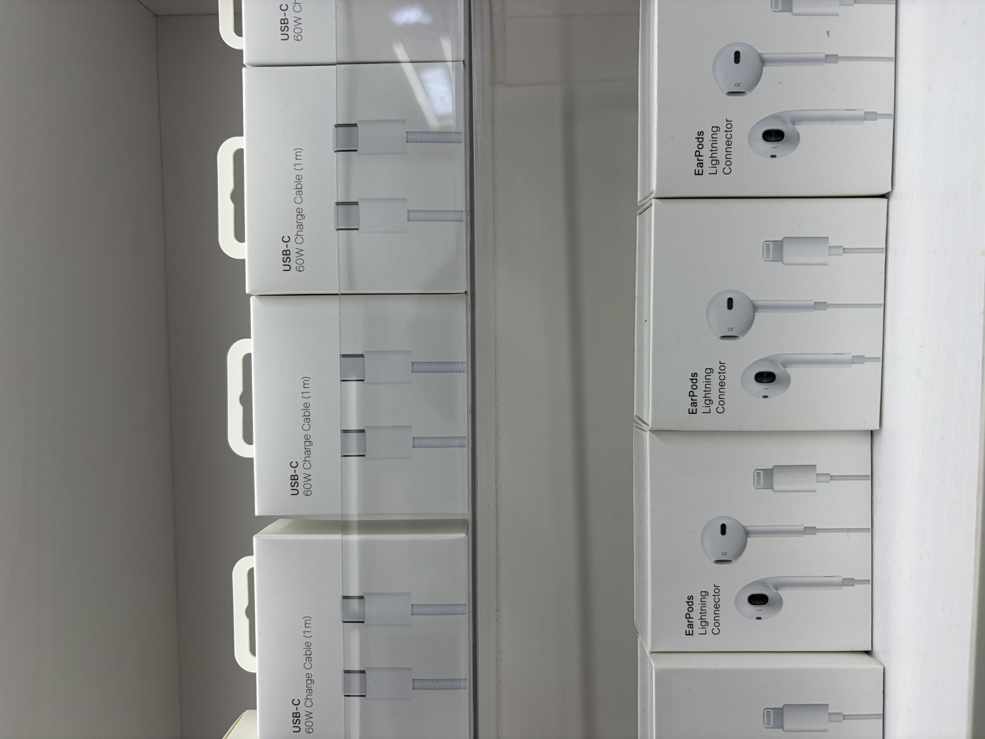 被边缘化多年后,有线耳机突然“翻红” 每经实探深圳华强北:蓝牙耳机依旧是销售主力 wap 第1张-papi酱 被边缘化多年后,有线耳机突然“翻红” 每经实探深圳华强北:蓝牙耳机依旧是销售主力 (http://www.paipi.cn/) wap 第1张