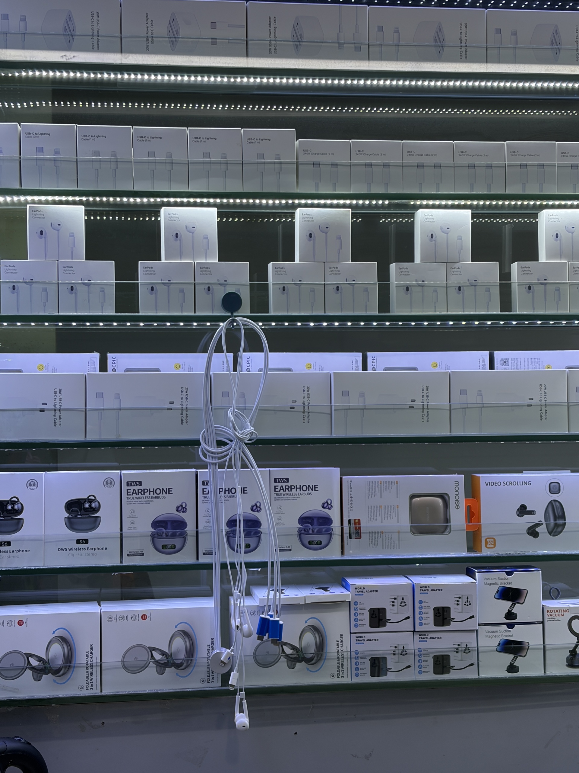 被边缘化多年后,有线耳机突然“翻红” 每经实探深圳华强北:蓝牙耳机依旧是销售主力 wap 第2张-papi酱 被边缘化多年后,有线耳机突然“翻红” 每经实探深圳华强北:蓝牙耳机依旧是销售主力 (http://www.paipi.cn/) wap 第2张