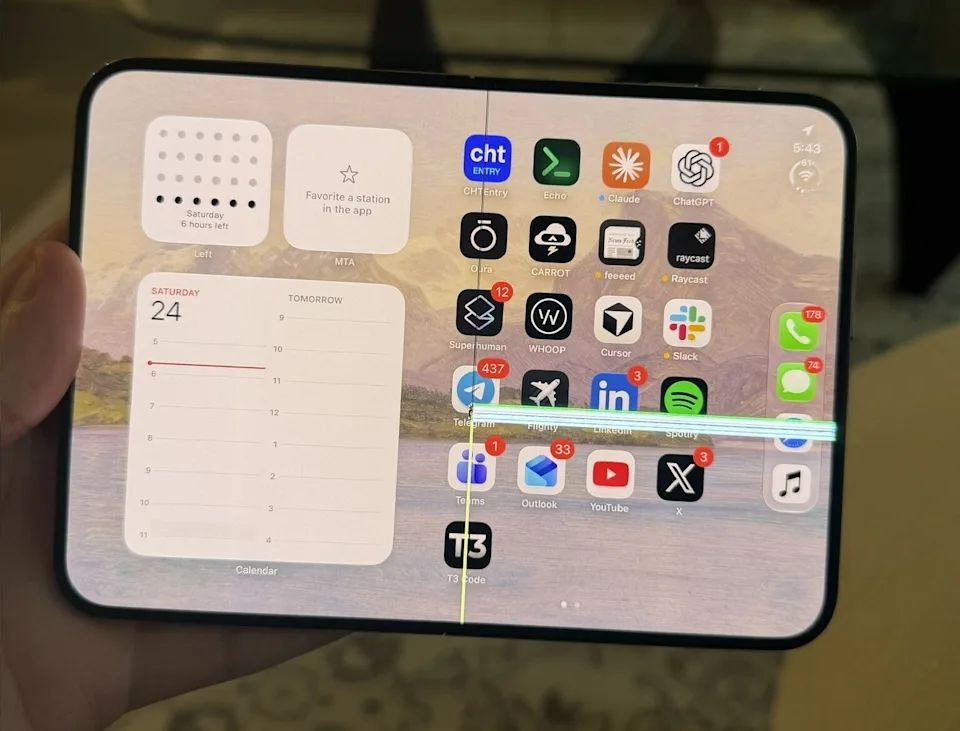 iPhone Duo出现屏幕开裂故障，有用户称“开合4次就裂了”！拆解机构称与铰链内部支撑结构有关，苹果回应：受影响设备可更换 (http://www.kingbaby.com.cn/) wap 第3张