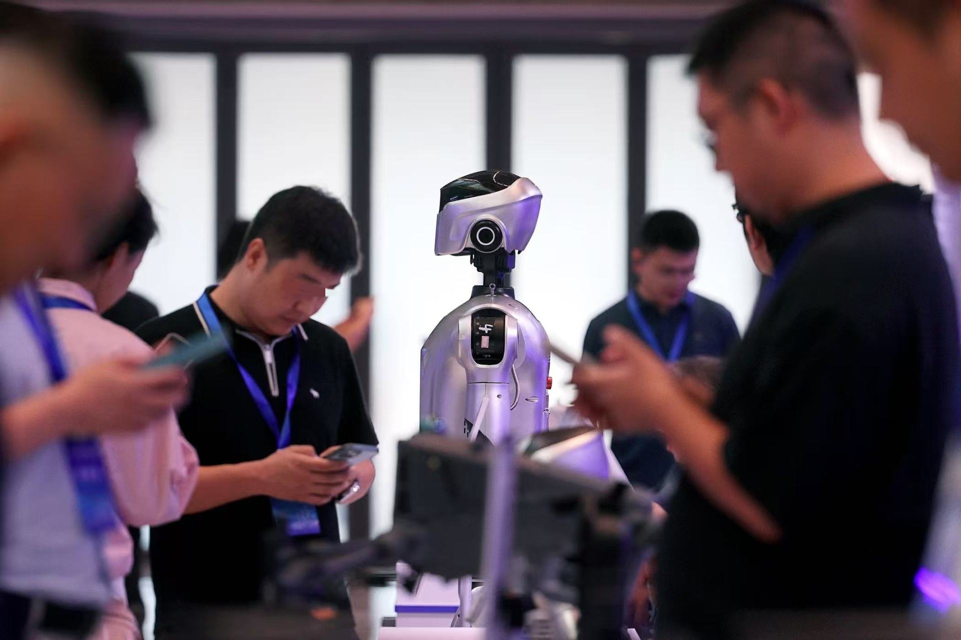 成都为什么“更适合走人形机器人的通用路径”？国地中心首席科学家江磊：数据集、智能终端、算力，一条不缺 (http://www.kingbaby.com.cn/) wap 第3张