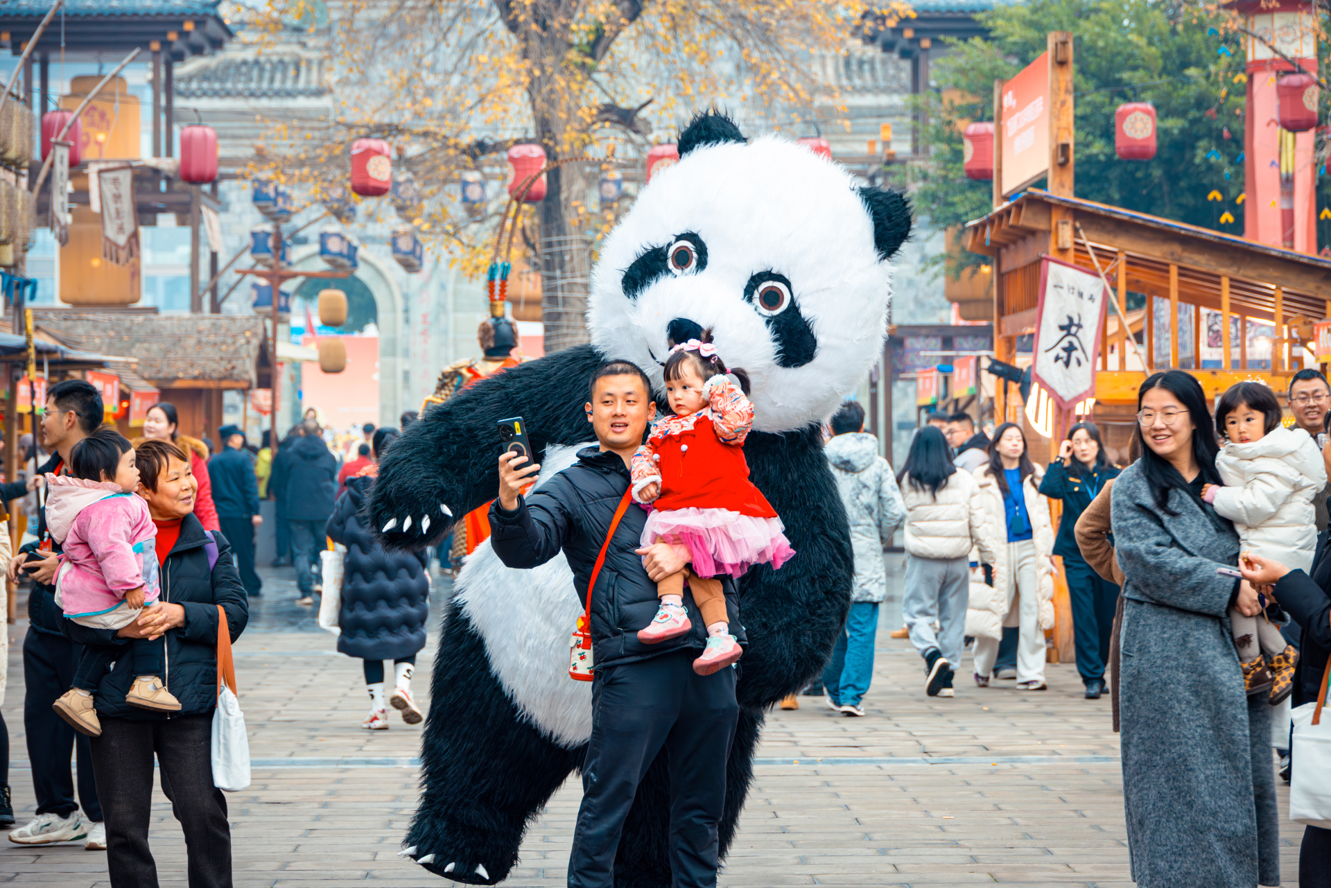 烟火聚乡村 甜蜜润民生——2026成都首届“村糖会”书写城乡融合新篇章