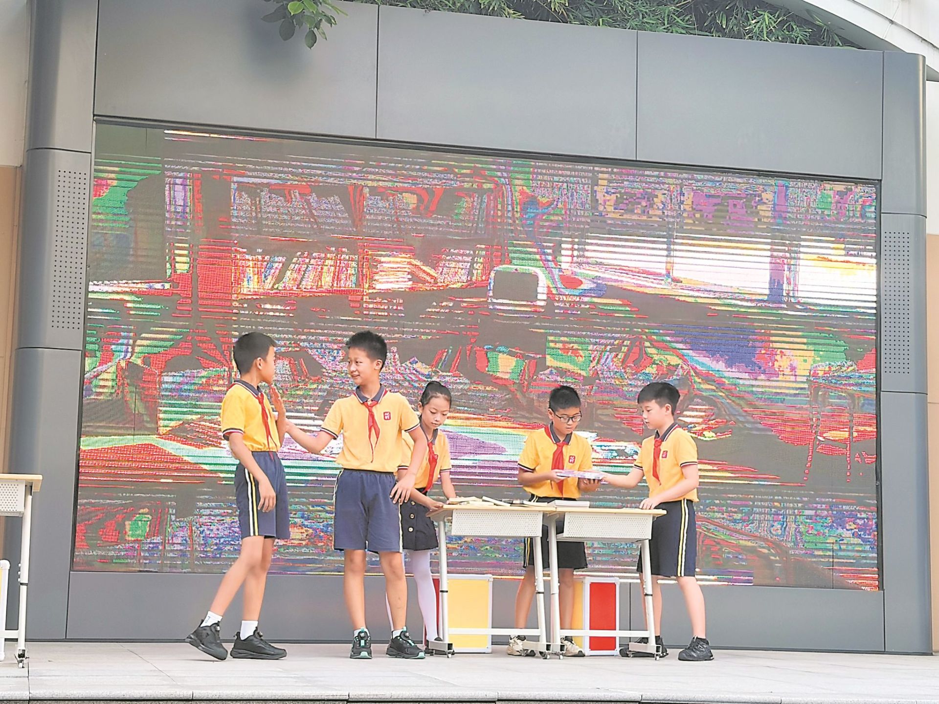 开学首日 成都多所新建学校迎来首批学子