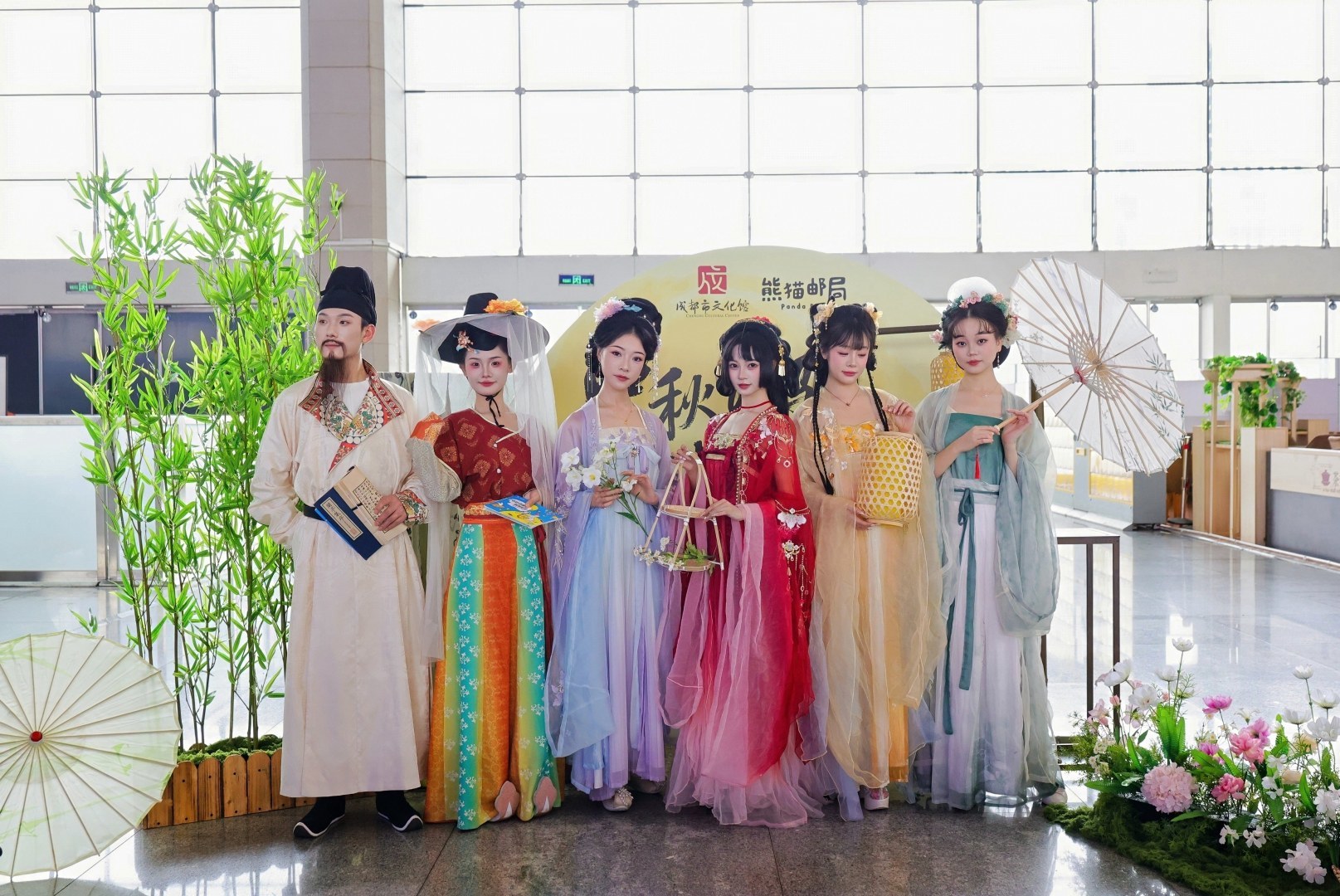 中秋月圆，寄情归途 诗歌快闪亮相成都东站