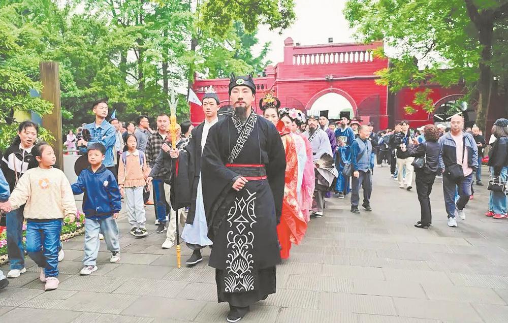 成都“五一”假期接待游客1648.3万人次