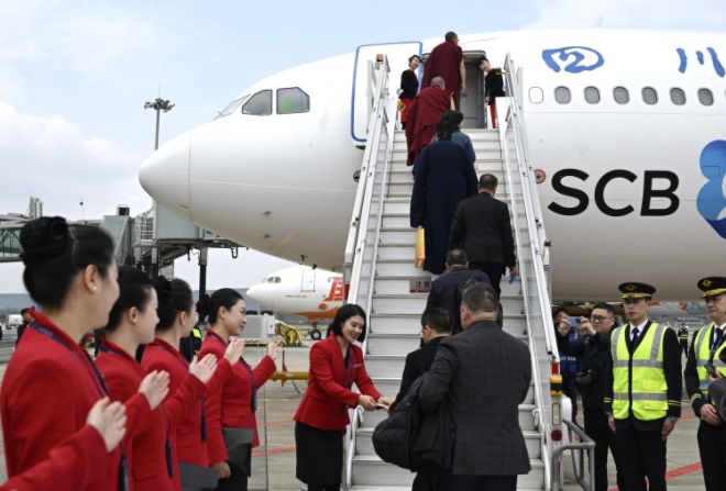 四川省全国政协委员启程赴京