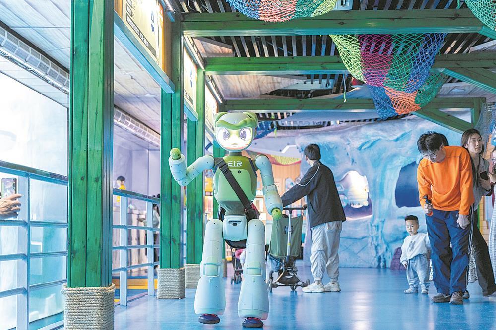 “成都造”人形机器人当上一日店长