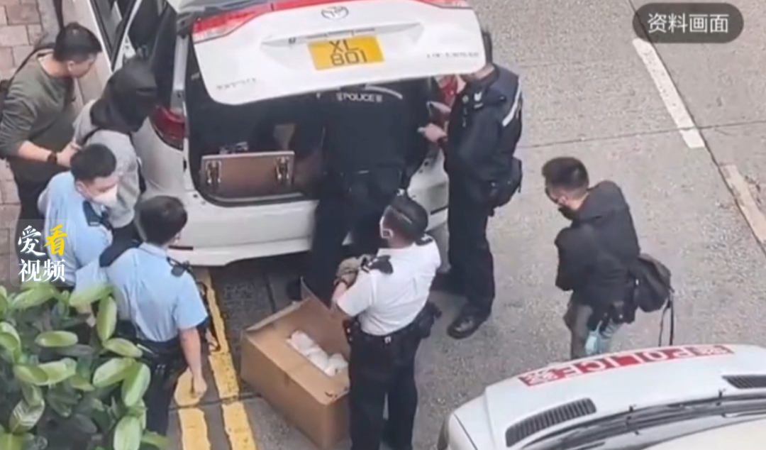 香港一家换汇店发生巨额劫案，4人持刀抢走10亿日元现金。