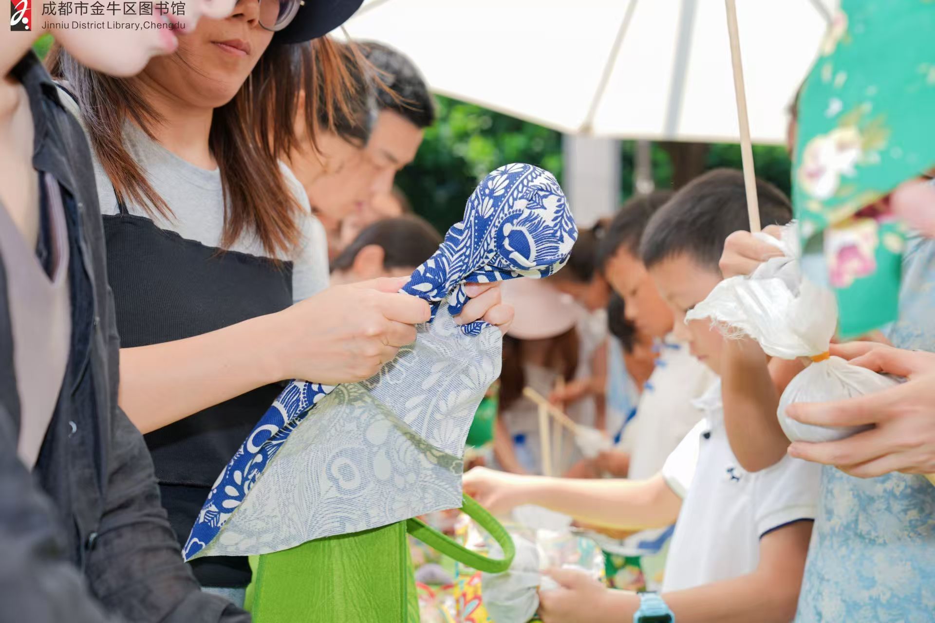 书香润文脉 创新话传统——金牛区图书馆开展端午文化惠民活动