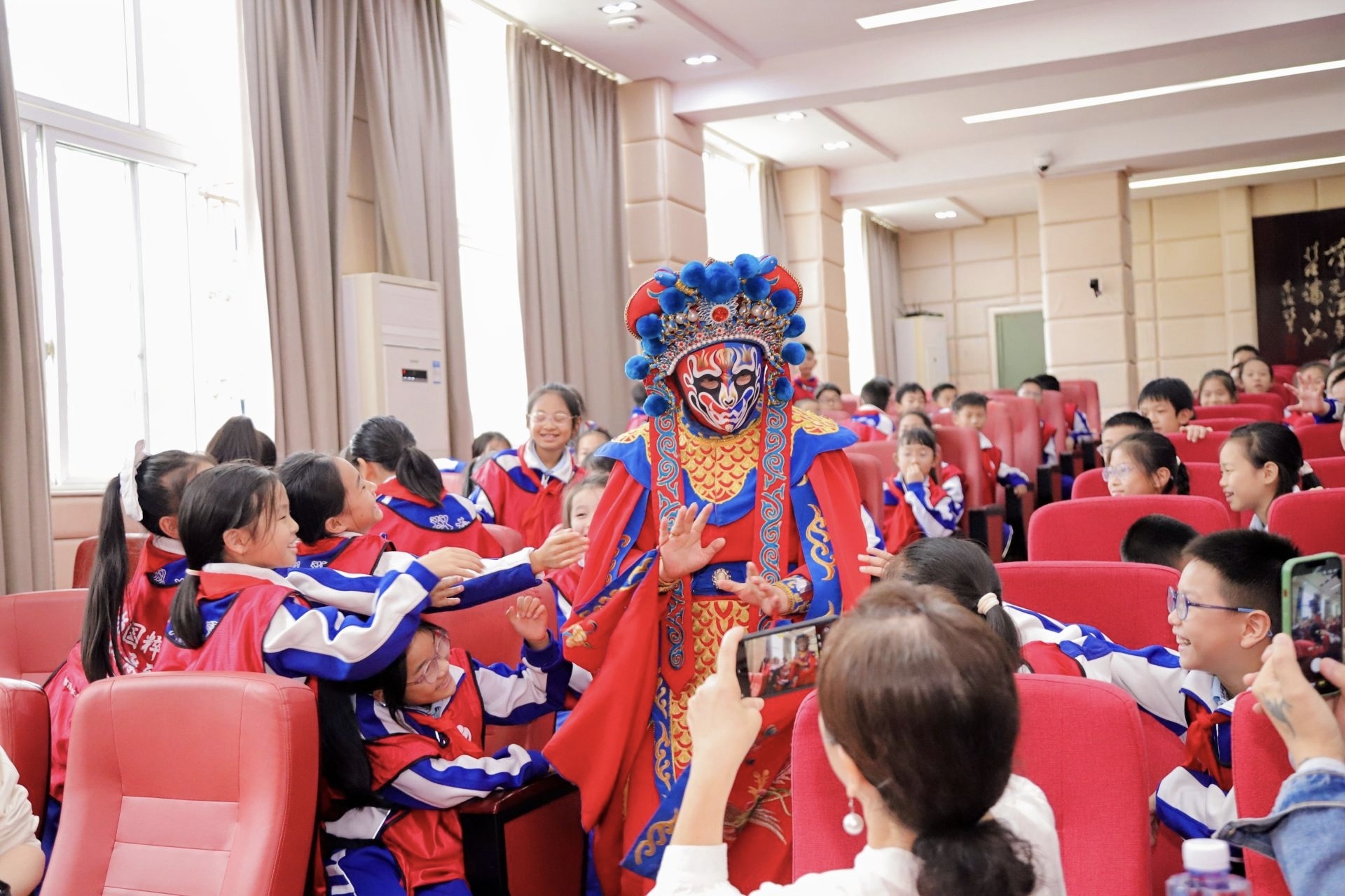 雅韵润童心 文脉代代传——成都市关工委举行“弘扬国粹·传承至美”主题活动启动仪式