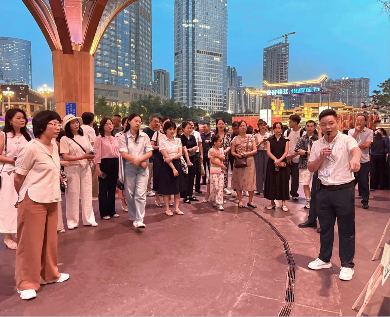 蓉城国企开放日 | 探秘成都的锦江如何从“治”到“兴”